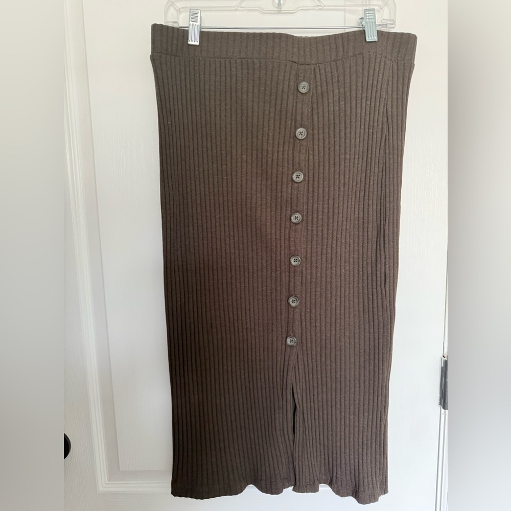 TIME AND TRU BROWN BUTTON SKIRT